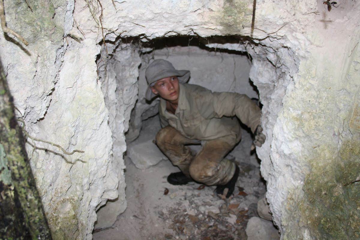 Frederik i gravrøvernes hul.jpg